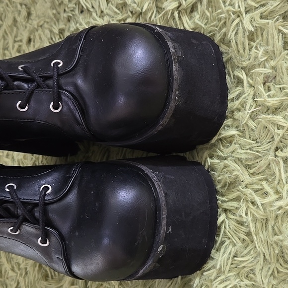 Demonia platform boots - Picture 3 of 4